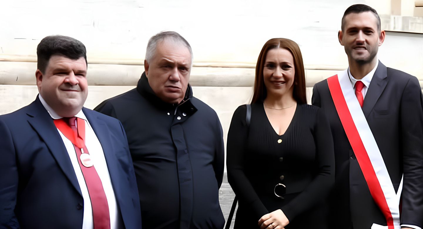 abba94e6e9874b3b67059def35606993.jpg