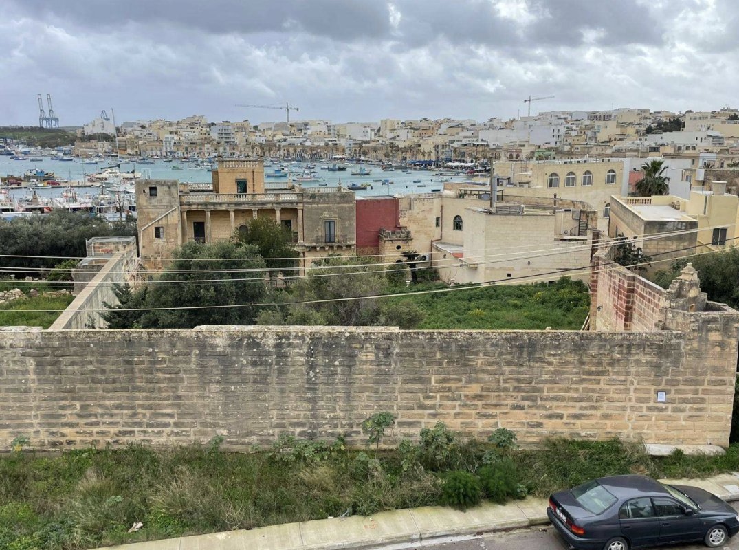 Planlama Otoritesi'nin dosya uzmanı, korumalı Marsaxlokk villasının bahçesindeki 15 daireye onay önerdi