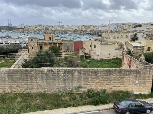 Planlama Otoritesi'nin dosya uzmanı, korumalı Marsaxlokk villasının bahçesindeki 15 daireye onay önerdi