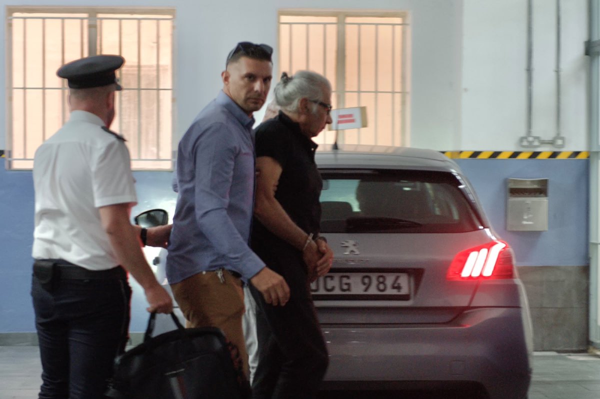 Adli uzman: 74 yaşındaki John Agius'un el ve yüzünde ateşli silah artığı bulundu