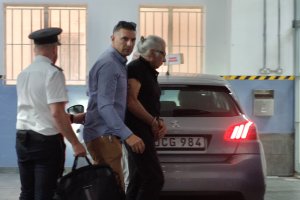 Adli uzman: 74 yaşındaki John Agius'un el ve yüzünde ateşli silah artığı bulundu