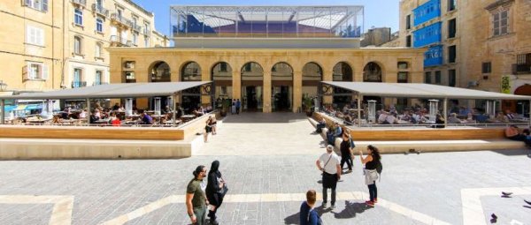 Pazarlama şirketi Arkadia'nın Is-Suq tal-Belt'teki kaçak tenteleri 7 yıldır itiraz sürecinde