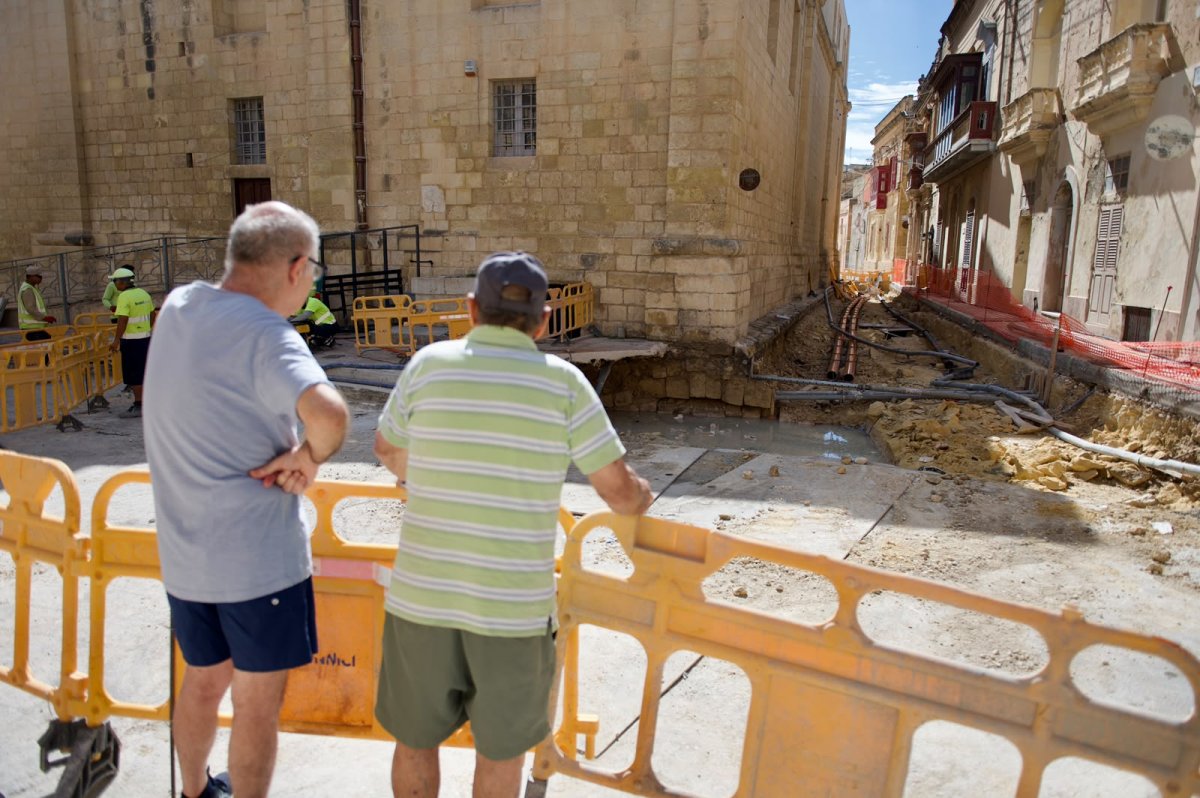 Tarxien'de yol çökmesi: "İnsanlar ölebilirdi" tepkisi
