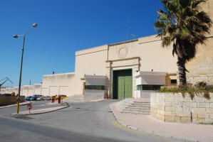 Malta cezaevi müdürü Christopher Siegersma'ya 15 yaşındaki çocuğu hukuka aykırı tecrit ettiği iddiası