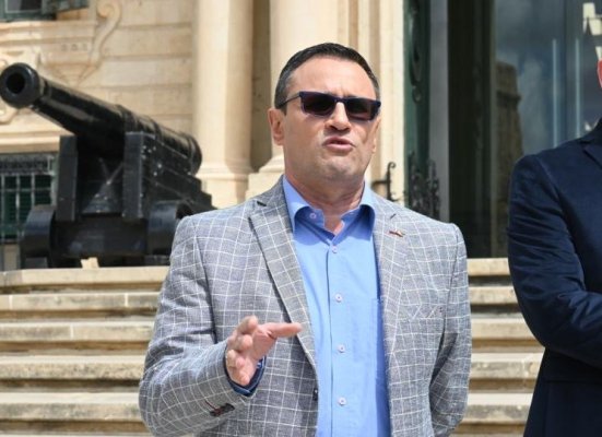 Ulusal Parti'de Nathaniel Attard iletişim direktörlüğünden alındı