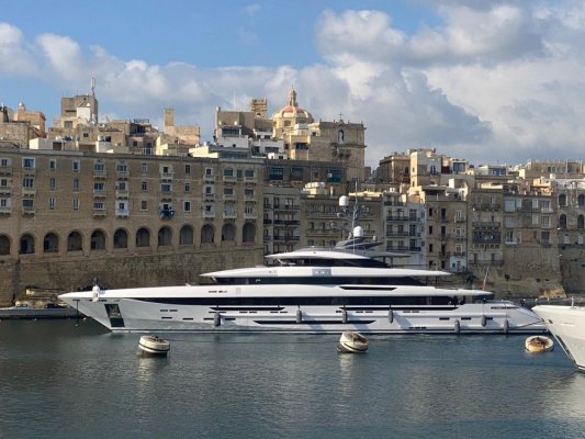 Malta’nın Momentum Partisi: Süper yatlar ve özel jetler enerji sübvansiyonlarından yararlanmamalı