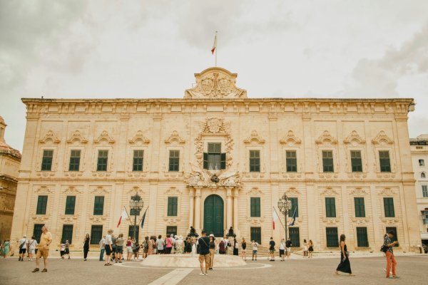 Malta'nın eşitlik komisyonu NCPE, bütçedeki yabancı işçi önlemleri için etki değerlendirmesi istedi