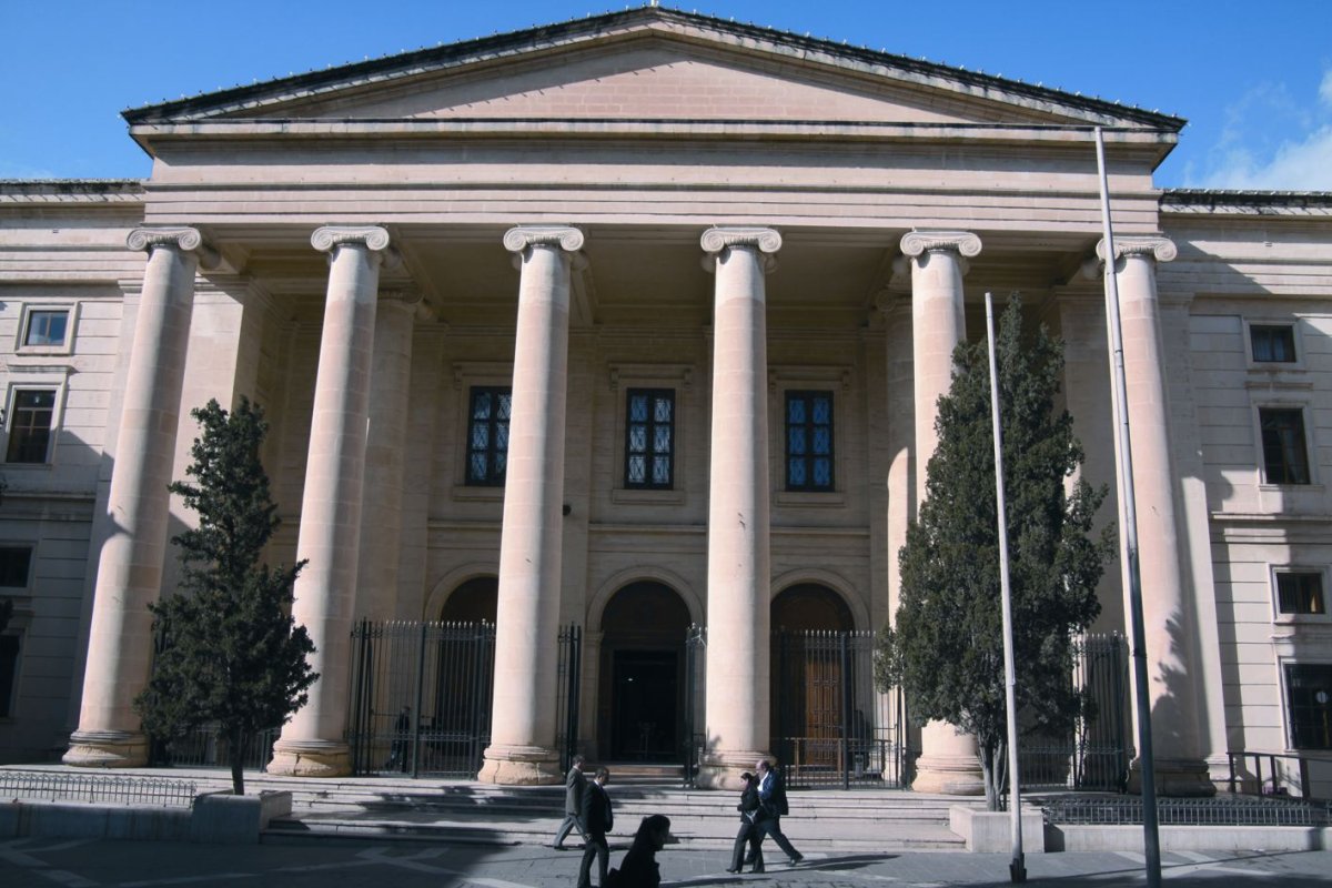 Garajda adam varken ateşe verdiği iddia edilen öğrenci tutuklu yargılanacak