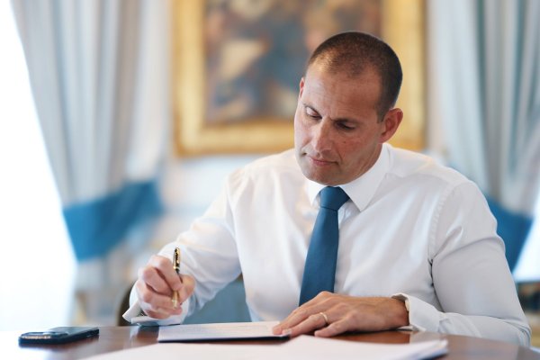 Başbakan Robert Abela, Malta'nın en yüksek DBRS kredi notunu memnuniyetle karşıladı