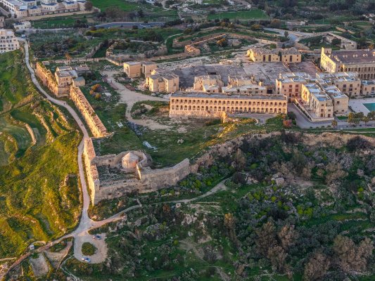Fort Chambray planı revize edildi, miras grupları 1. derece koruma talep ediyor