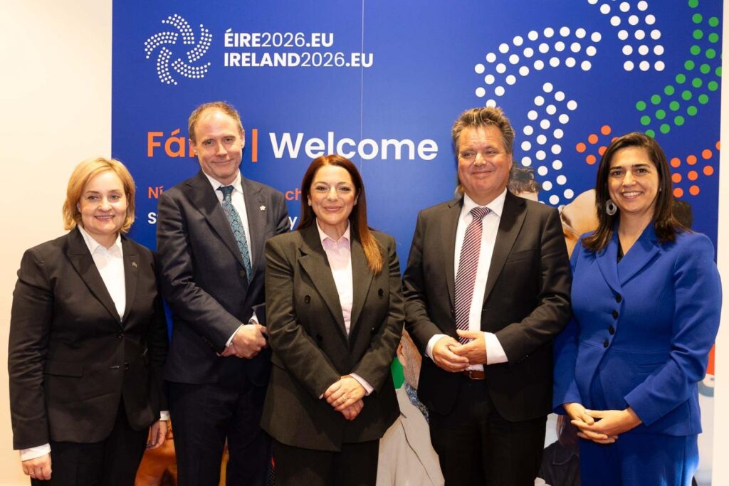 ed67ecb461d730c9cd566db50a593f28.jpg