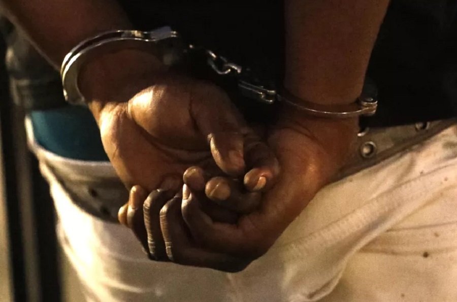 Uyuşturucuyla yakalandığı polislere 20 bin euro teklif eden adama 3 yıl hapis cezası