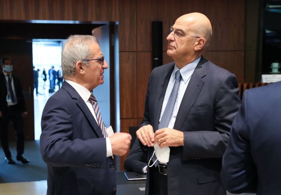 Eski Bakan Evarist Bartolo: Libya ablukasına katılmayan Malta'ya Fransa Cumhurbaşkanı Macron'dan tehdit iddiası