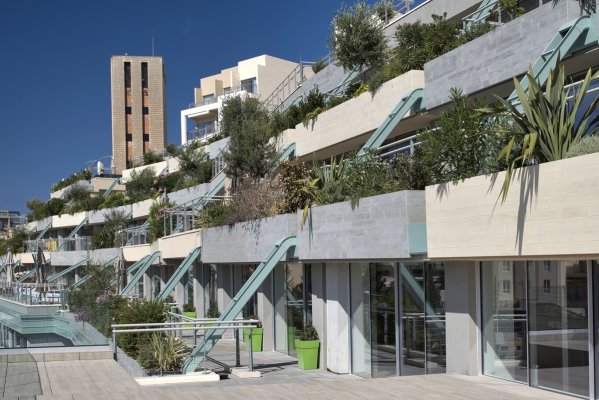 St Julian's'ta Spinola Terraces on yılını kutladı
